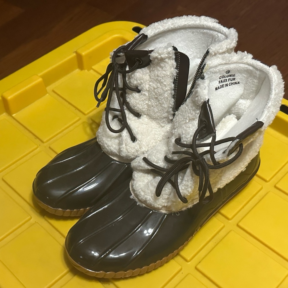 Women's Faux Fur Lined Boots 10
